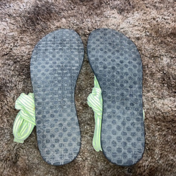 Sanuk Sandals - Picture 4 of 6